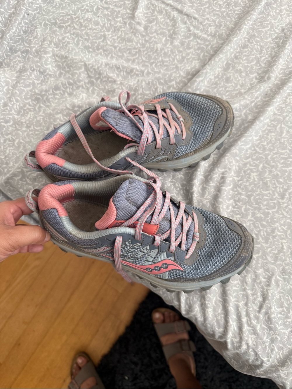 Saucony Women's Gray & Pink TrailRunning Sneakers